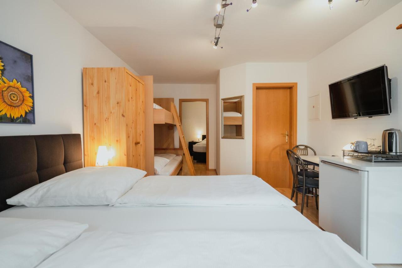 Park Hotel & Gaestehaus Руст Екстериор снимка