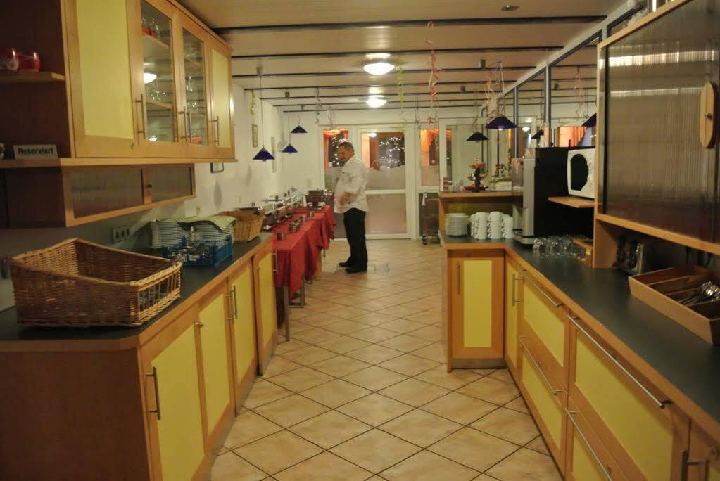 Park Hotel & Gaestehaus Руст Екстериор снимка